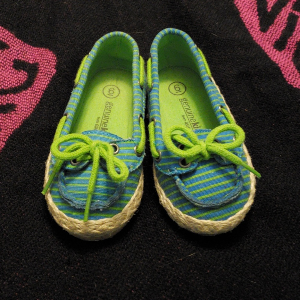 Oshkosh toddler top-siders